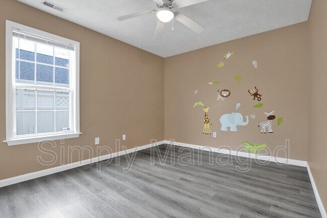 Building Photo - 3926 Red Oak Drive