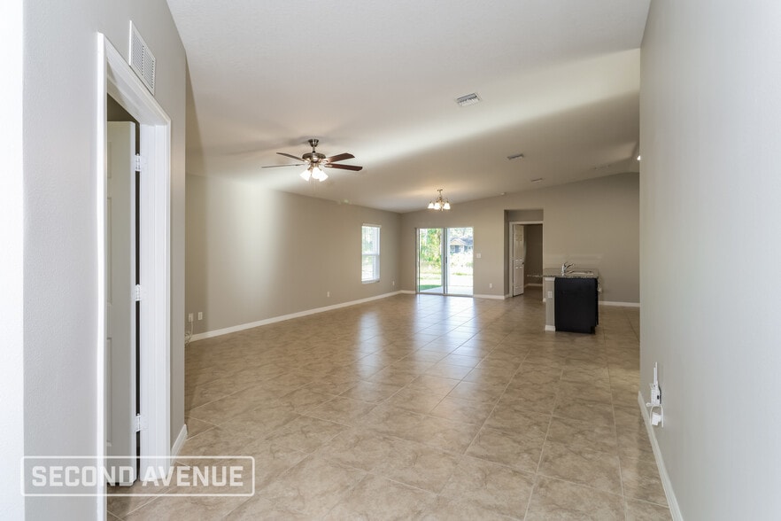 Building Photo - 594 Topeka Rd SW