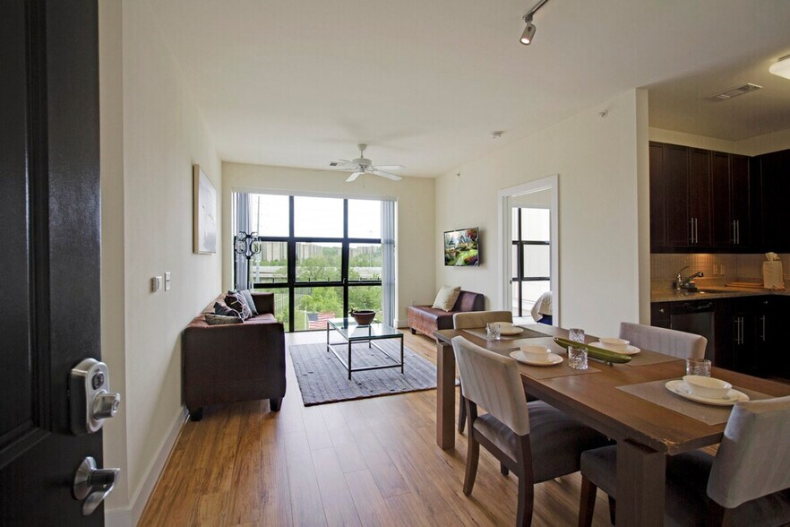 Building Photo - 200 S Peyton St