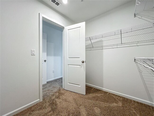 Building Photo - 9824 Walkway Dr