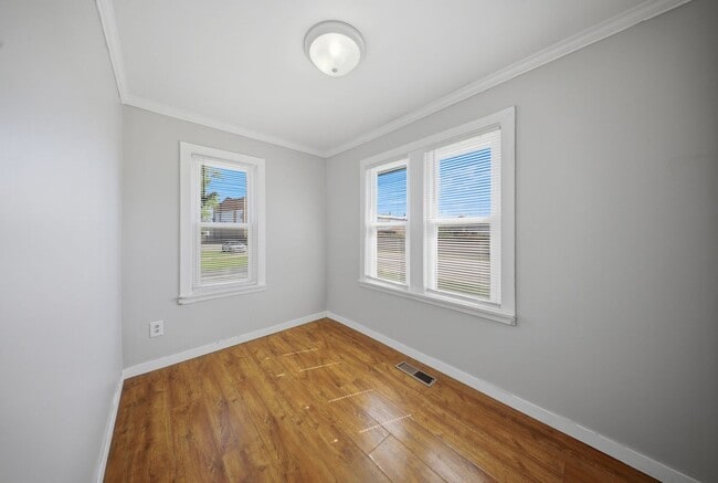 Building Photo - 809 W Park Ave