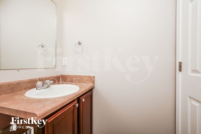 Building Photo - 2875 Creekbend Dr