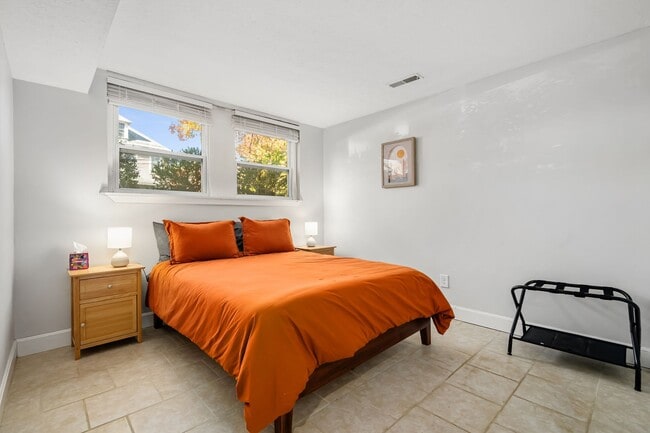 Building Photo - Beautiful 4 Bedroom in Short North