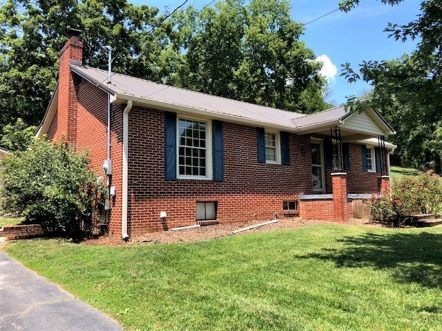 Building Photo - 3 Bdrm/1 Bath Brick Home  Kingsport TN