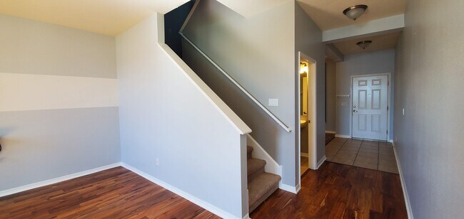 Building Photo - 811 Parker Den Dr