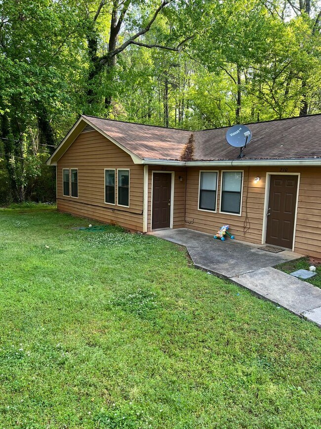 Building Photo - East Athens Duplex For Rent!