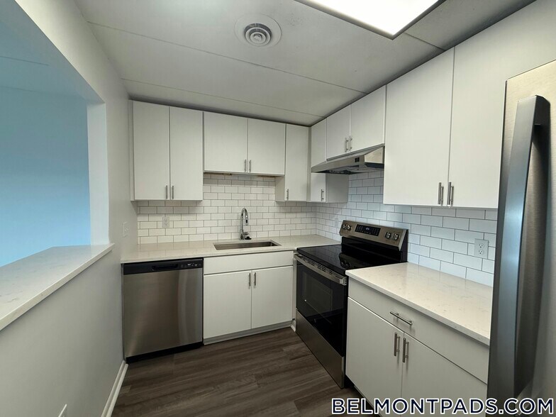 Building Photo - 53 Hill Rd