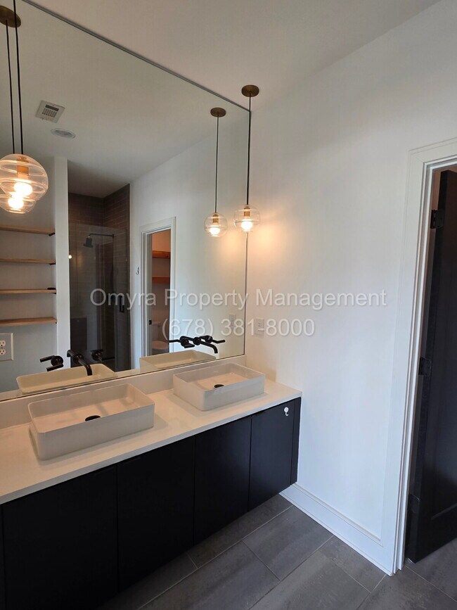 Building Photo - Luxurious 3 Bedroom Home near East Atlanta!