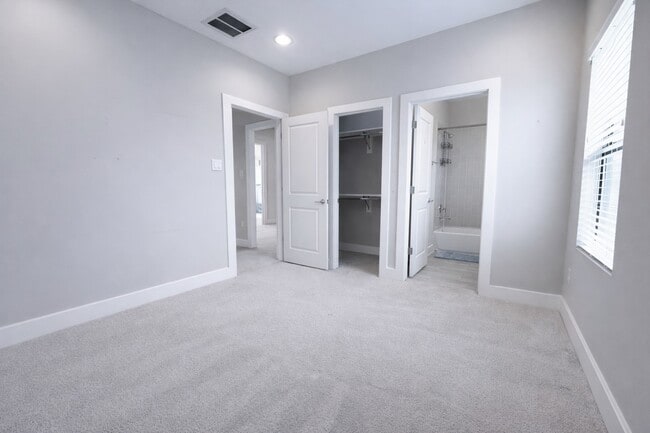 Building Photo - 10806 Warwana Rd