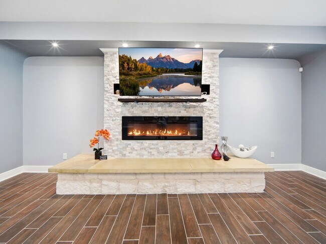 Building Photo - 4431 Oak Roset