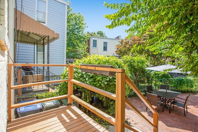 Building Photo - Charming Capitol Hill House| Don't miss the 3D-TOUR!