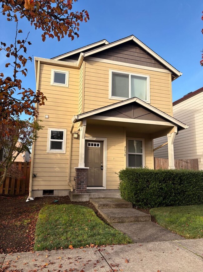 Primary Photo - Well Maintained Spacious 4 BD Home with Granite Countertops, Hardwood Floors, High Ceilings, Grea...