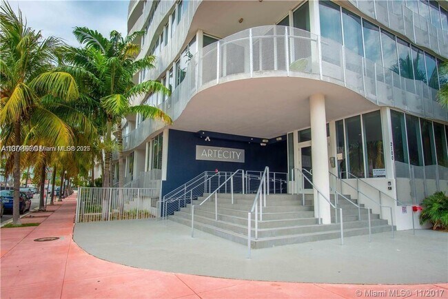 Building Photo - 2100 Park Ave