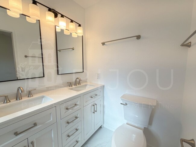 Building Photo - Corner Lot near Union and Dublin