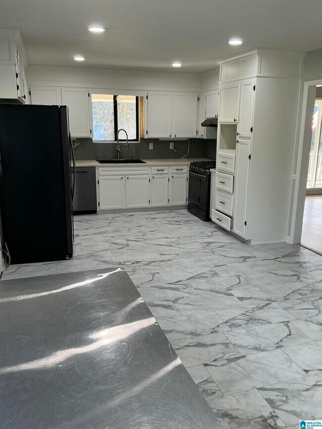 Building Photo - 4866 Overton Rd