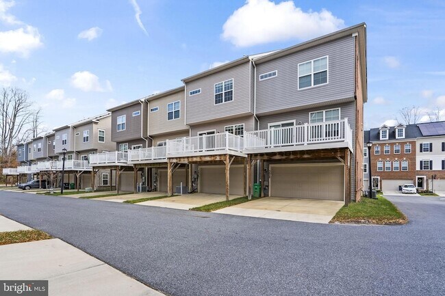 Building Photo - 3030 Mia Ln