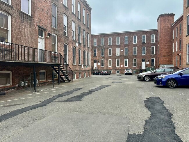 Building Photo - 325 Lafayette St