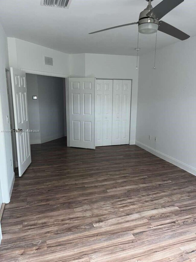 Building Photo - 5067 SE Mariner Garden Cir