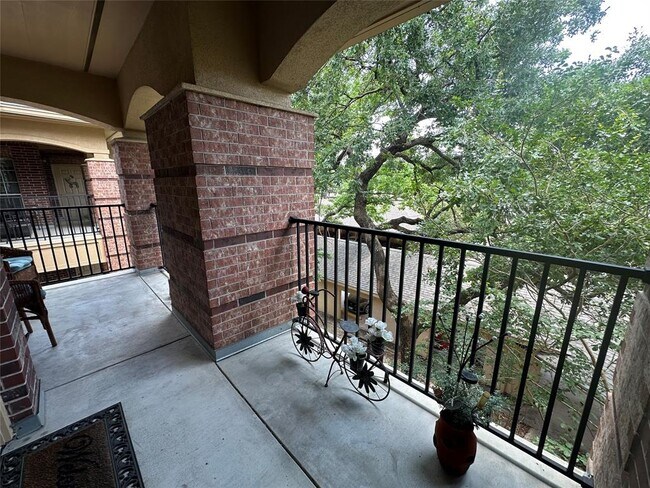 Building Photo - 2815 Kings Crossing Dr