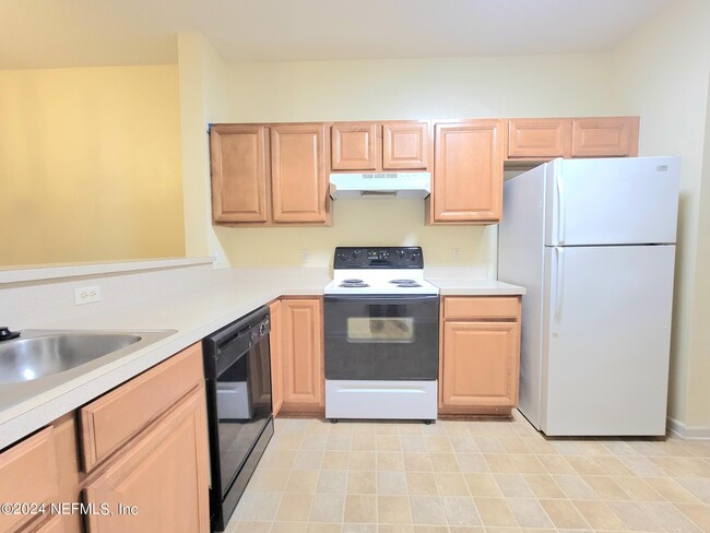 Building Photo - 915 Scrub Jay Dr