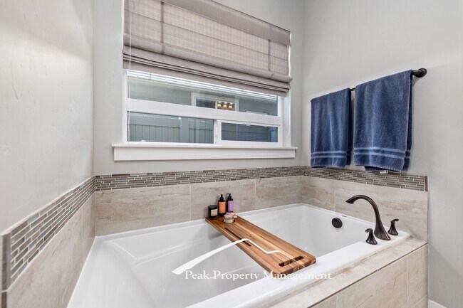 Building Photo - 18272 N Wild Goose Ave