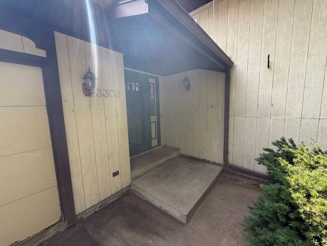 Building Photo - 3303 Eddy Ln
