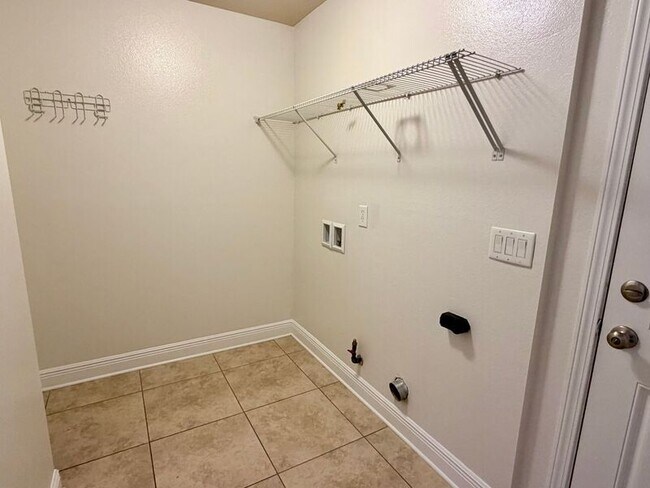 Building Photo - 4599 Belvedere Circle