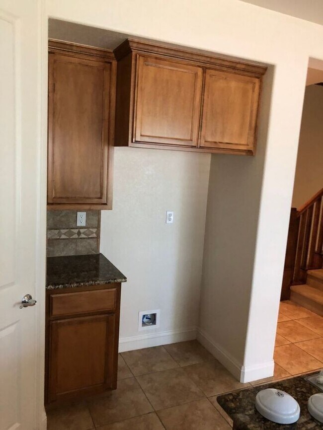 Building Photo - Manteca 4 Bedroom 1/2 bath 2 Car Garage ta...