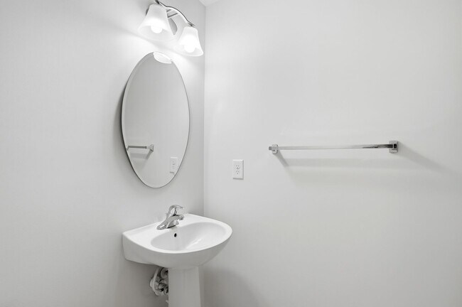 Building Photo - Move-In Ready Gem Near UNCC with Fresh Updates