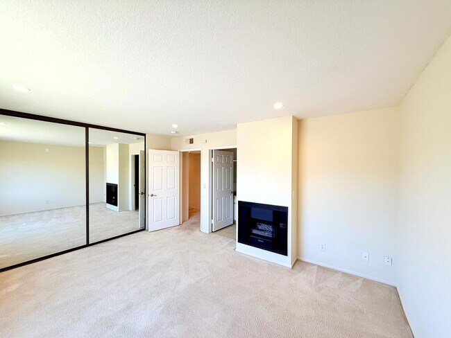 Building Photo - 12251 Moorpark St