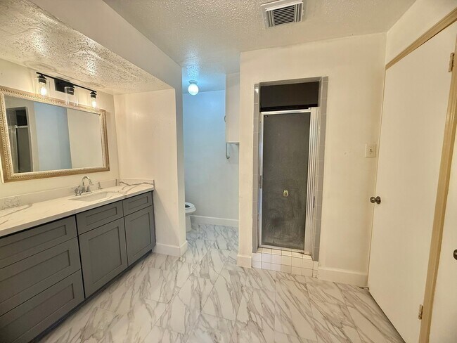 Building Photo - 3527 Rosedale St