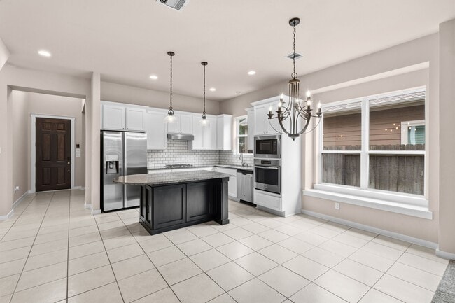 Building Photo - 17019 Seminole Ridge Dr