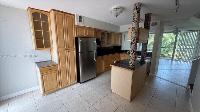 Building Photo - 2921 SW 87th Ave