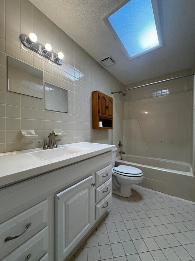 Building Photo - 40 Bluebird Ln