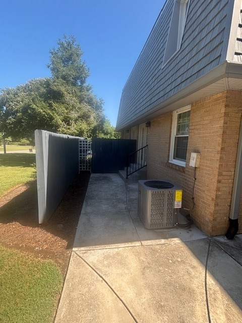 Building Photo - 510 Basswood Ave