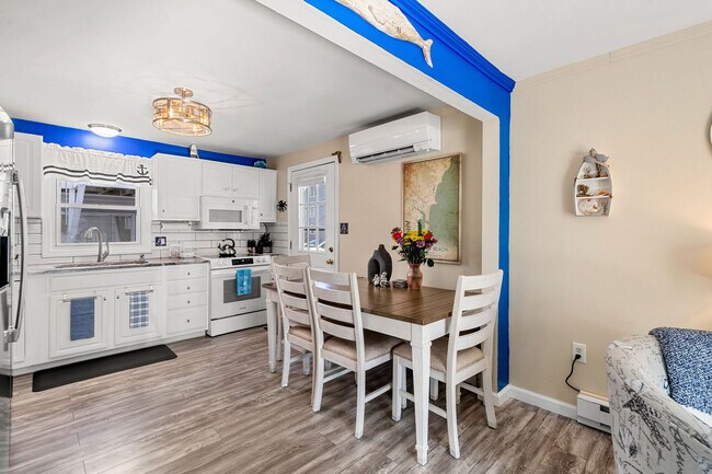 Building Photo - 8 Duston Ave