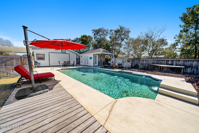 Building Photo - 412 Lantana St