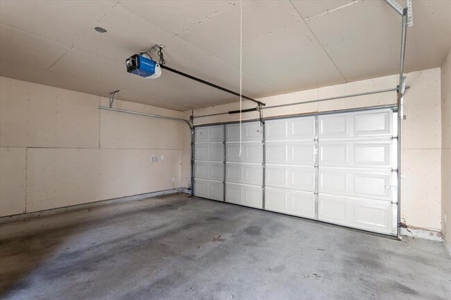 Building Photo - 6001 Perlita Dr