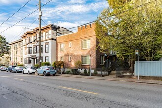 Building Photo - Lansdowne Manor Apartments