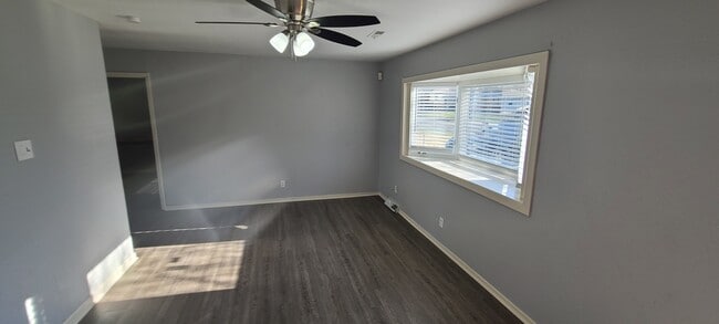 Building Photo - 11316 Lewis Ave