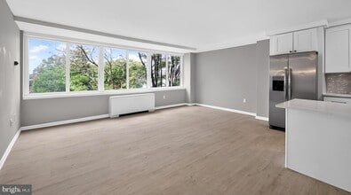 Building Photo - 922 24th St NW