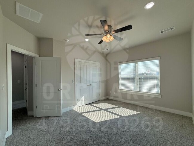 Building Photo - Henley 3 | Duplex in Siloam Springs!