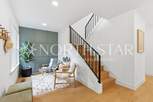 Building Photo - 592 9th St