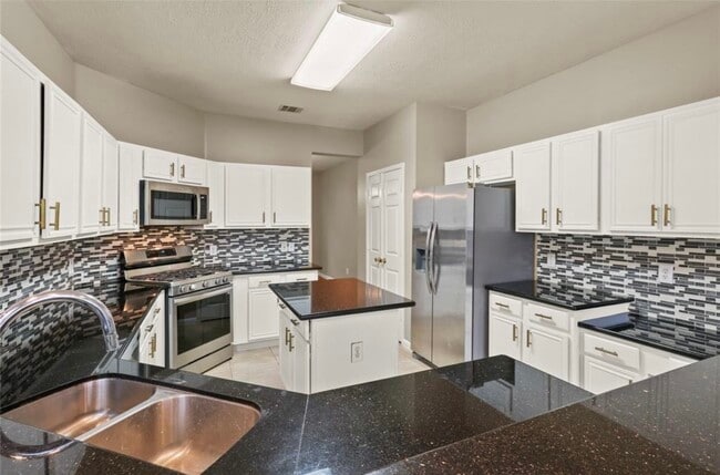 Building Photo - 10807 Oak Bayou Ln
