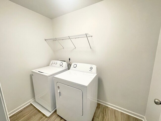 Building Photo - Beautiful 3BR, 2.5BA Home with Owner’s Suite & Designer Upgrades - Available 08/20