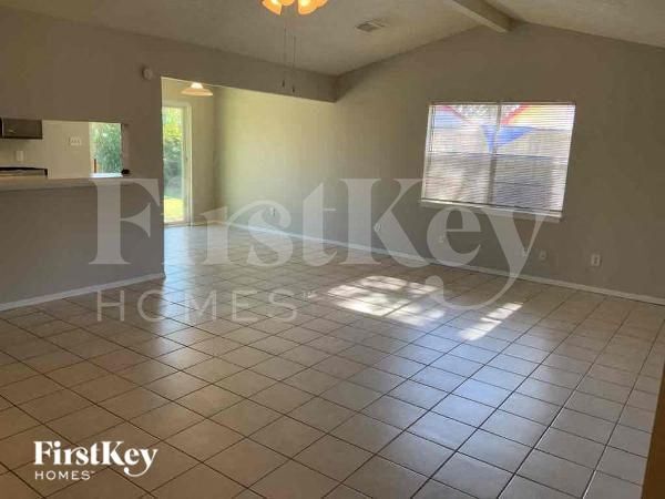 Building Photo - 9819 Kiwi Ln