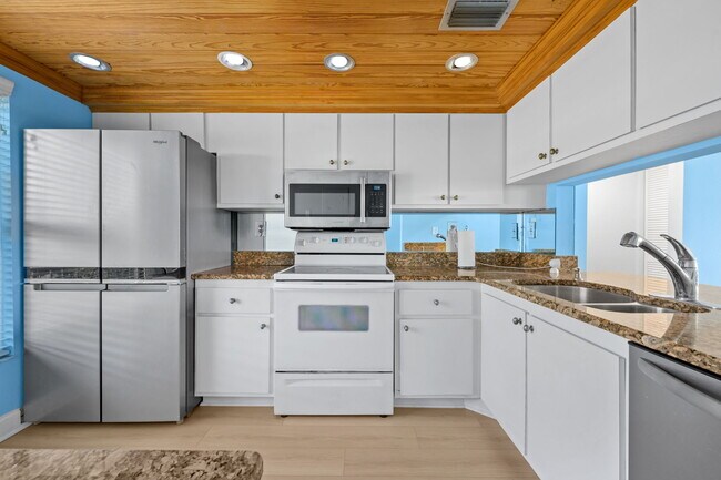 Building Photo - 6177 Sun Blvd