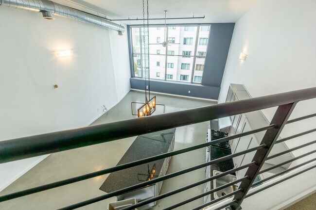 Building Photo - 346 1st St