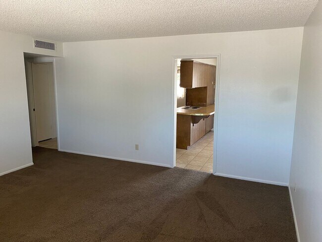 Building Photo - 3326 S Country Club Way