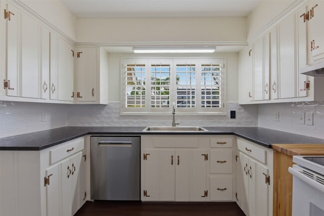 Building Photo - 3626 Latma Dr